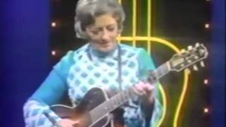 Johnny Cash Mother Maybelle Carter Pick The Wildwood Flower Johnny Cash Show YouTube1 [upl. by Pish]