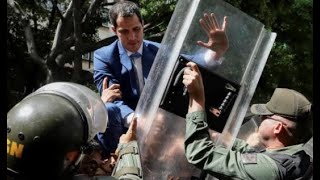 Juan Guaidó BRINCA UNA REJA para entrar a la Asamblea Nacional pero la Guardia Nacional se lo impide [upl. by Ecaj174]