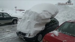 Schneemassen in Österreich  Blockierte Straßen und Wege [upl. by Etnod]