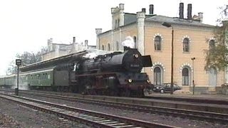 Eilzug mit Dampflok 03 22040 und BghwWagen Ausfahrt Grimma ob Bf und Großbothen 1997 [upl. by Tillfourd]