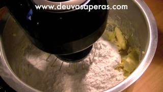 Como Hacer Crema de Mantequilla Receta de ButterCream [upl. by Gherlein206]