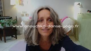 Anouchka Danse et Yoga  posture inversée pour bébé en siège [upl. by Akcinahs890]