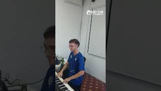 Un alumno trae un piano a clase y pasa esto 🫢​ [upl. by Petronia]