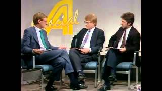 Lars Adaktusson frågar Carl Bildt om bilarna i Norra Grekland [upl. by Nariko155]