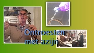 Ontroesten met azijn [upl. by Llehsyar]