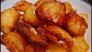 The BEST Crispy Roast Potatoes [upl. by Jemimah307]