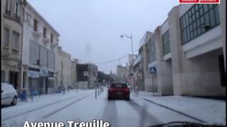 VIDEO Châtellerault  petite promenade en ville sous la neig [upl. by Grethel453]