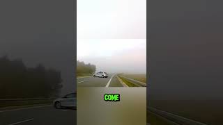 🚛💨 Camionista Impaziente Sorpassa su Strada Stretta e la Polizia 🚔 Non Perdona auto car perte [upl. by Anertak222]