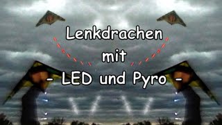 Lenkdrachen mit LEDs und Pyrotechnik in der Nacht [upl. by Felike]