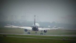 Шереметьево сильный боковой ветер strong crosswind day UUEE [upl. by Flori835]