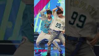 Fancam직캠 Hyojin효진  ONF온앤오프  Complete널 만난 순간  Simply KPop  062918 [upl. by Atlee]