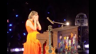 Italian crowd singing quotSEI BELLISSIMAquot to Taylor Swift [upl. by Light]