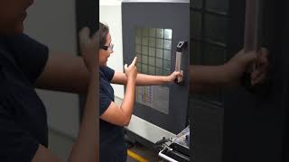 Fabricación de tornillos especiales en bronce en máquina torno  mecanizados tornocnc [upl. by Spark75]