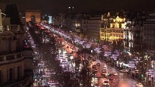 Réveillon  des mesures de sécurité particulières sur les ChampsElysées [upl. by Idnam]