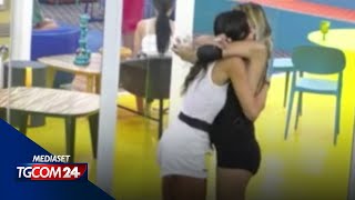 Gf Vip il bacio tra Elisabetta Gregoraci e Myriam Catania [upl. by Solnit]