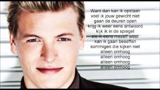 Thomas Berge  Alleen omhoog lyrics on screen [upl. by Etnoj271]