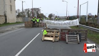 Marans Ferrières Surgères Mobilisation massive des gilets jaunes [upl. by Oriel]