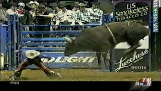 Mudslinger bucks Chris Shivers  02 PBR Phoenix [upl. by Adnorat]