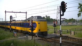 Spoorwegovergang Almelo  Dutch railroad crossing [upl. by Etakyram528]