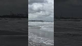 Afgaand tij met Noord wind geeft stroming en golven beach strand zondag kitesurfen pittigezee [upl. by Adey529]