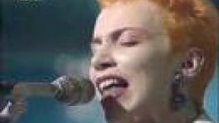 Eurythmics  Here Comes the Rain Again live [upl. by Vito]