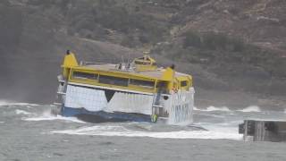 Barco con problemas para atracar en Canarias [upl. by Inaleon]