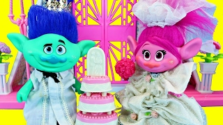 TROLLS WEDDING Poppy amp Branch Get Married Poppy Bride Dress Up amp Makeover Doll Parody DisneyCarToys [upl. by Idet580]