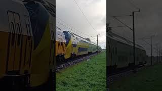 VIRM 8730 en 9556 groene trein razen tussen Oosterblokker en Kersenboogerd trainspotting shorts [upl. by Airemahs880]