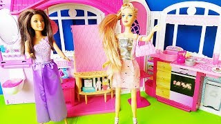 Rodzinka Barbie  Randka Barbi z Kenem nowe sukienki [upl. by Alliuqahs]