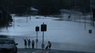 BRISBANE FLOOD JANUARY 2011 kenmore brookfield moggil road PICTURES VIDEO [upl. by Nnalyrehs]