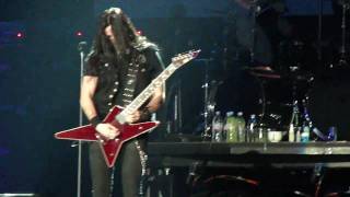 Ozzy Osbourne  Shot in the Dark Gus G Guitar Solo  Scream Tour 11  Minneapolis [upl. by Fein]