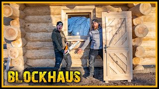 Das Blockhaus  Wie montiert man Fenster und Türen Part 8  Blockhütte Naturstammhaus Canadahaus [upl. by Swihart826]