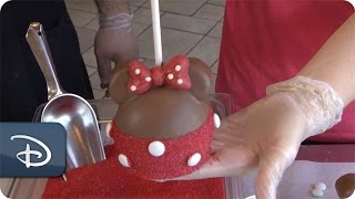 DIY HowTo Make a Minnie Mouse Apple at Candy Cauldron  Walt Disney World [upl. by Akimad]