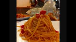 Video ricetta Spaghetti di quotGragnanoquot pomodorini quotDatterinoquot wwwaglioincamiciacom [upl. by Negeam]