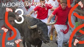 MEJORES MOMENTOS del tercer encierro de San Fermín 2022  Toros de José Escolar [upl. by Stig]