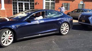 Watch a Tesla Auto Parallel Park In real life Self park AutoPark Autopilot fsdbeta 4k tesla [upl. by Blanc]