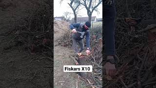 Fiskars X10 test czeckthisout fiskars axe wood bushcraft hiking survival test skill [upl. by Harrison288]