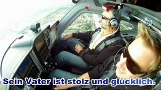 Dennis überrascht seinen Vater mit seiner Pilotenlizenz  httpswwwflugschulefollowmecom [upl. by Etnom140]