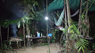 Acampamento na beira de um Rio em uma mata fechada a chuva não dá moleza a noite o Rio inundou tudo [upl. by Orling]