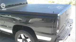 Undercover Tonneau cover 2004 silverado [upl. by Halyk]