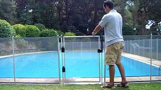 Valla piscina BABYSECUR puerta automatica [upl. by Anaicilef]