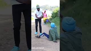 ukiokota pesa ukiwa na rafiki Yako😂funny comedyfyp viral [upl. by Cyma]