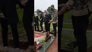 MAYANG CHIKA TABUR BUNGA DI MAKAM VANESSA ANGEL BIBI [upl. by Ardeha]