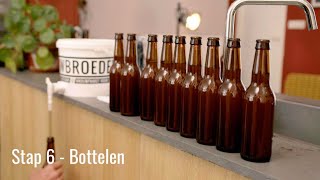 Stap 6 in het brouwproces Bottelen  Bier brouwen met Brouwbroeders [upl. by Mira]