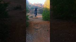 Doble salto con bicicleta 🤯🤯 mtb saltos ciclismomtb bicicleta [upl. by Grannia]