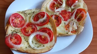 Pizza com 2 ingredientes Lanche da tarde rápido e prático [upl. by Foushee889]