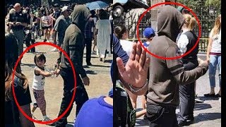 Shahrukh Khan Spotted Hiding Face With Abram In USA [upl. by Ivana]