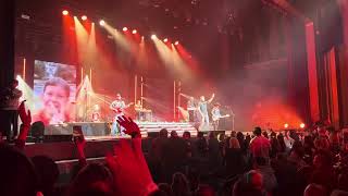 Scotty McCreery Five More Minutes live [upl. by Wessling]