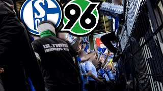 Zaunfahnenklau bei Hannover vs Schalke [upl. by Elodie]