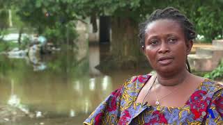 Evacuation de centaines de personnes après des inondations à Aboisso en Côte dIvoire vidéo [upl. by Niemad]